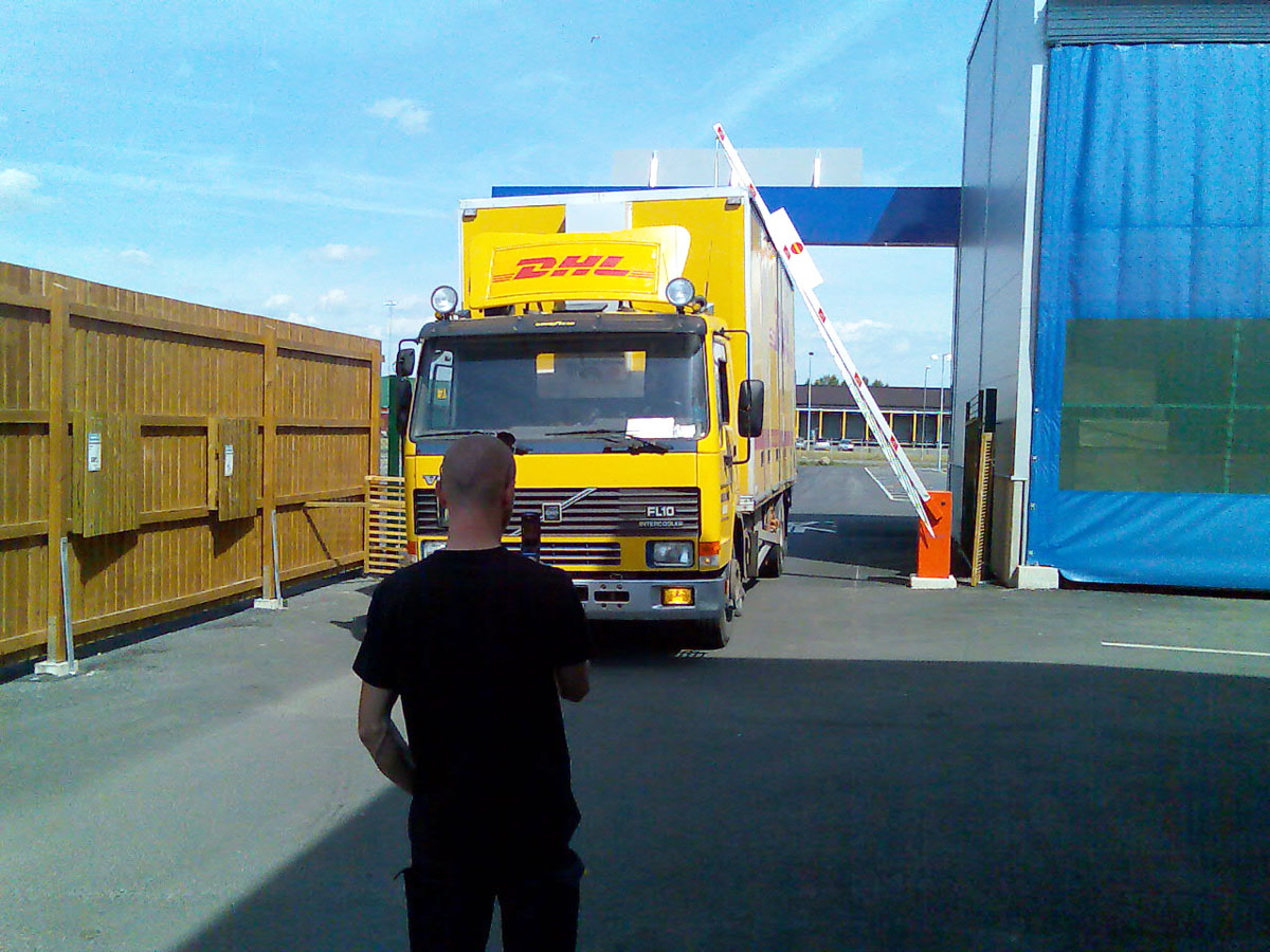 DHL-bom.jpg
