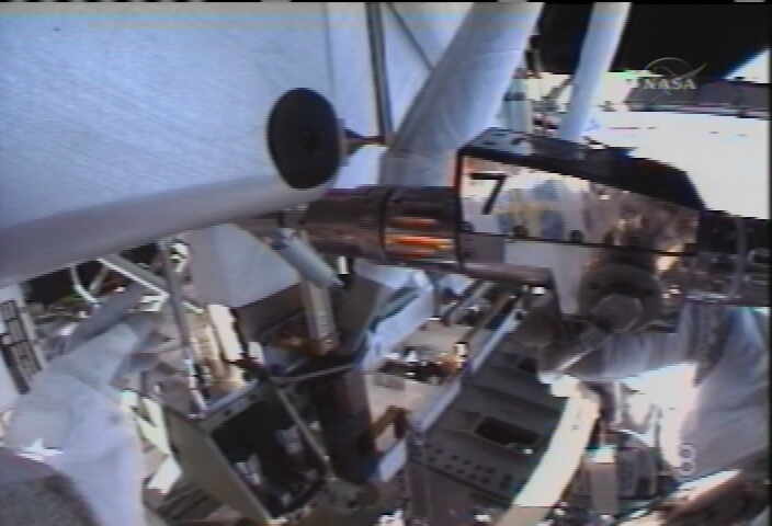 sts116_eva1_06.jpg