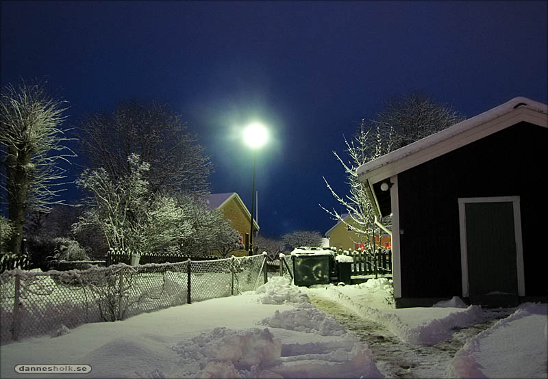 Snöig väg till soptunnan.jpg