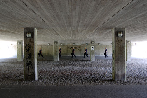 kvinna-i-tunnel.jpg