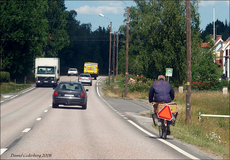 Dalarna 2008 - Vägfoto 05 - Långsamtgående cykel.jpg
