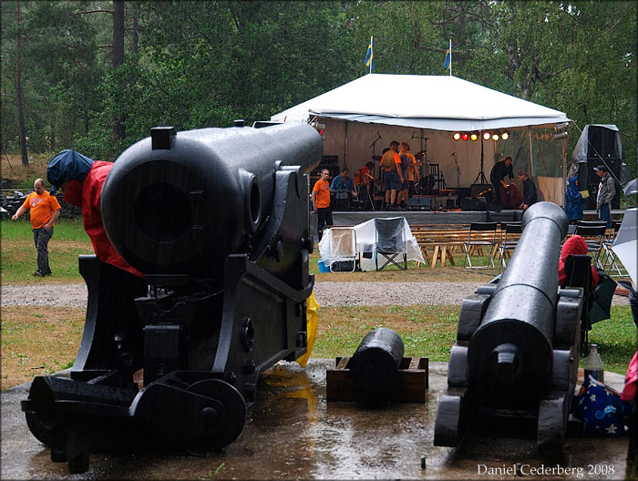 Pumpstocksfestivalen 2008 - Övrigt 01 - Kanonerna riggade.jpg