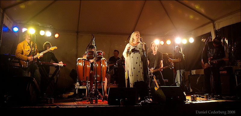 Pumpstocksfestivalen 2008 - Clas Yngström & Cecilia and the Happy Happies 01.jpg