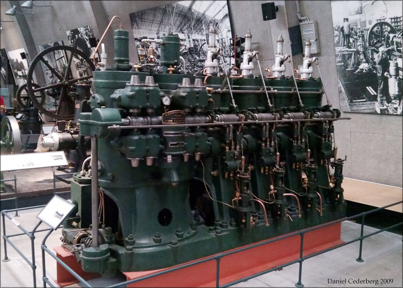 Tekniska Museet 090913 - Fartygsdiesel 4-cylindrig.jpg