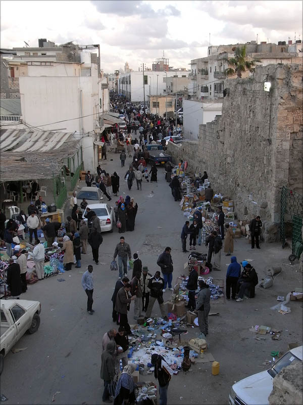 Libyen - Tripoli 12 - Gatuförsäljare.jpg