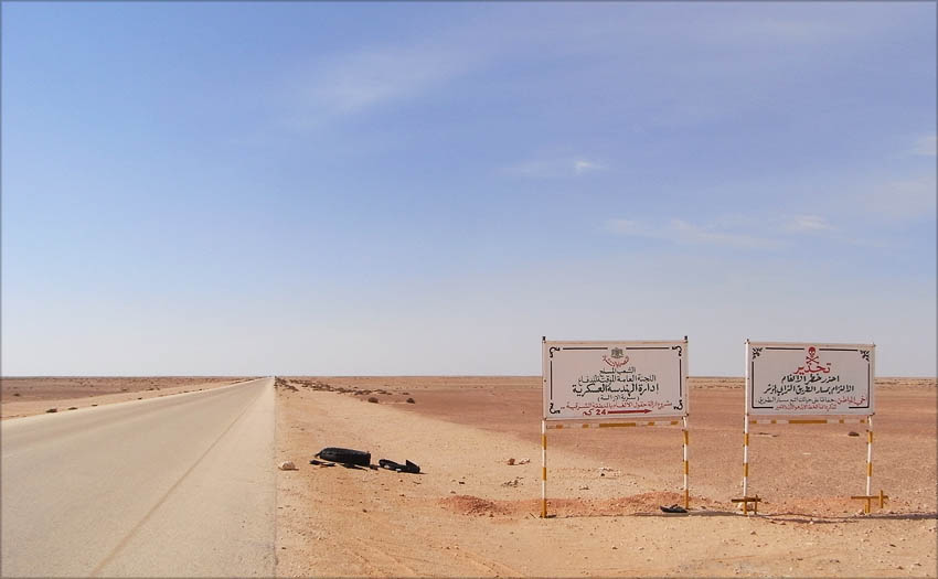 Libyen - Tobruk 02 - Ökenväg.jpg