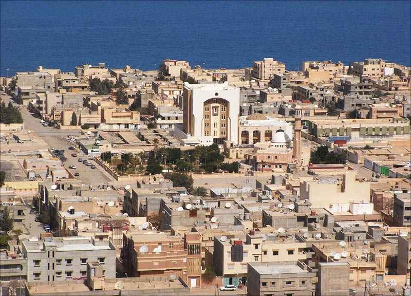 Libyen - Derna 02 - Stadsvy.jpg