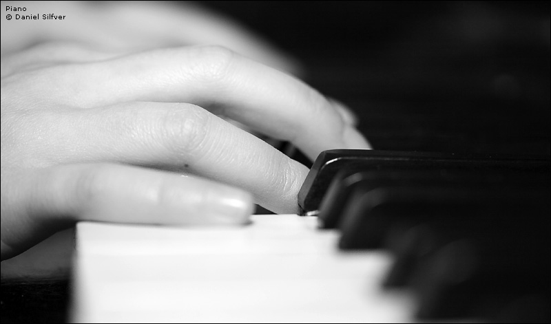 051209_piano.jpg